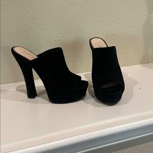 Jessica Simpson Chic Black Platform Heels